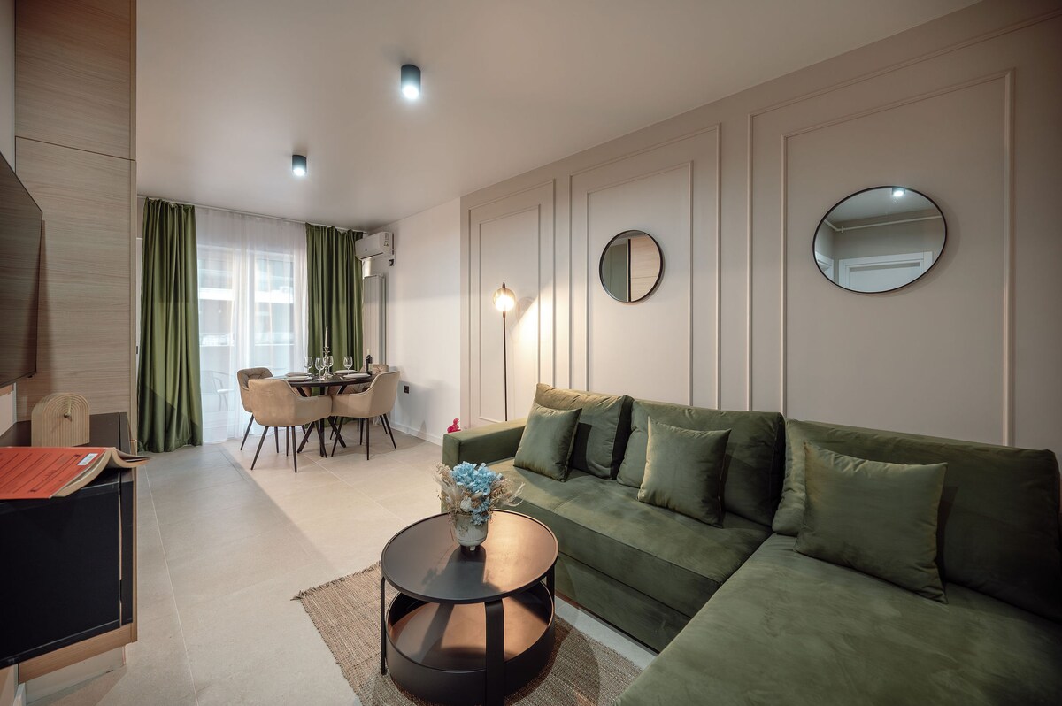 BlueWaves Apartment in Odyssey Pools SPA n Parking — Apartment — sea-view vacation rental at Alezzi Odyssey, Mamaia Nord, Constanța, Romania — property photo 2 | Aqua Vista Rentals