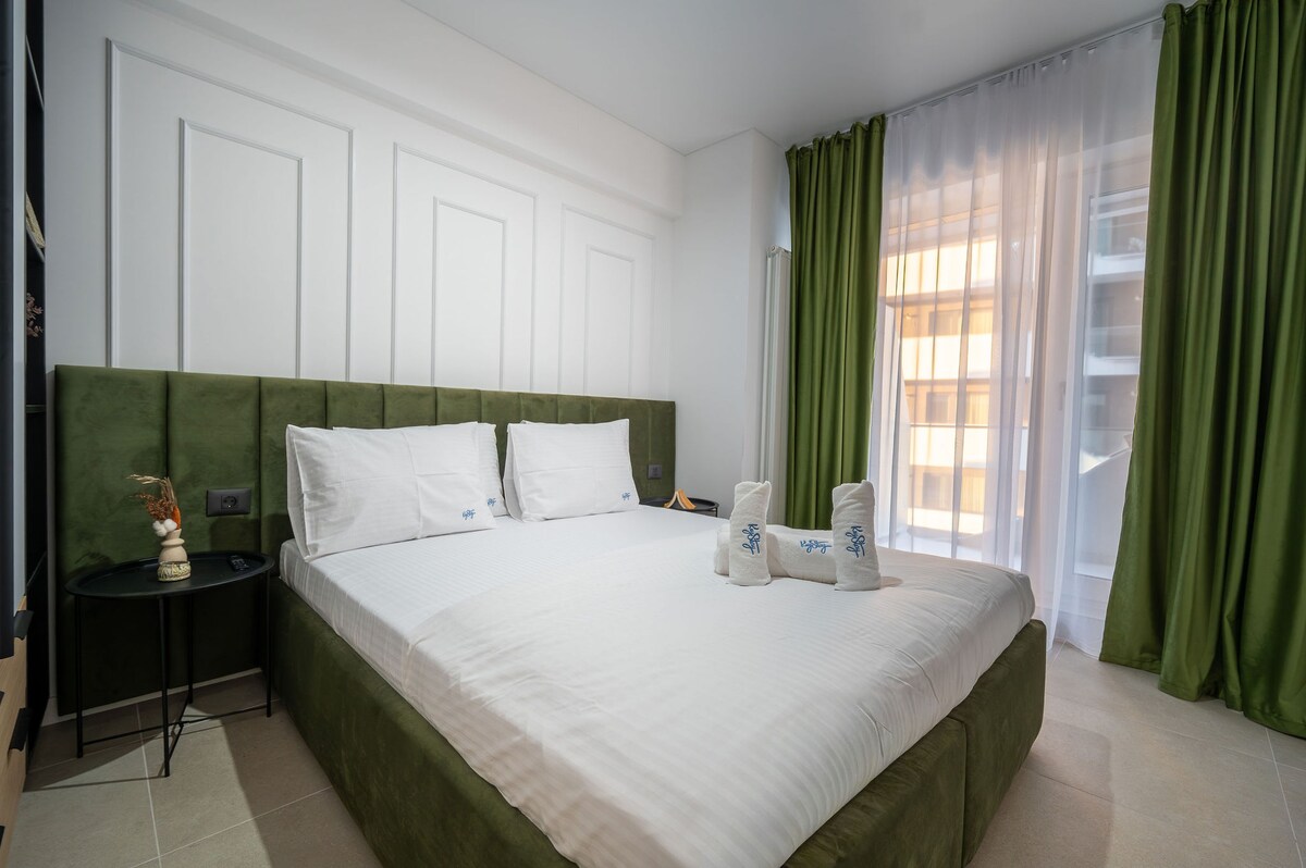 BlueWaves Apartment in Odyssey Pools SPA n Parking — Apartment — sea-view vacation rental at Alezzi Odyssey, Mamaia Nord, Constanța, Romania — property photo 5 | Aqua Vista Rentals