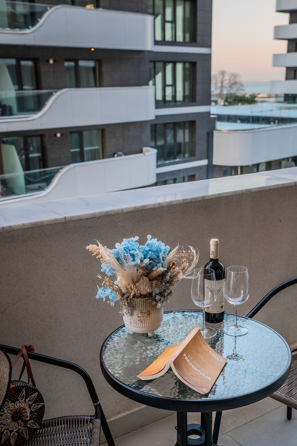 BlueWaves Apartment in Odyssey Pools SPA n Parking — Apartment — sea-view vacation rental at Alezzi Odyssey, Mamaia Nord, Constanța, Romania — property photo 6 | Aqua Vista Rentals
