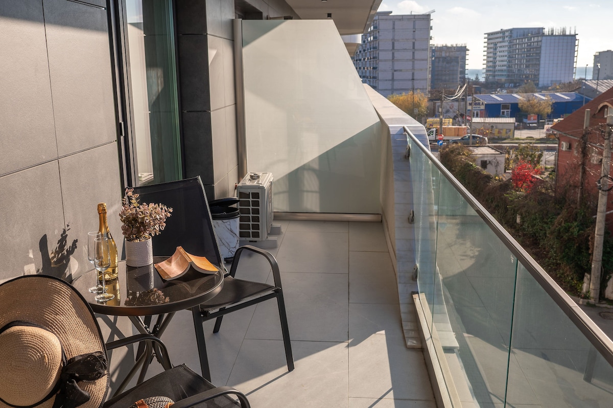 Creamy Apartment in Odyssey Pools and Spa Resort — Apartament — închiriere de vacanță în Alezzi Odyssey, Mamaia Nord, Constanța, România — fotografia 3 a proprietății | Aqua Vista Rentals