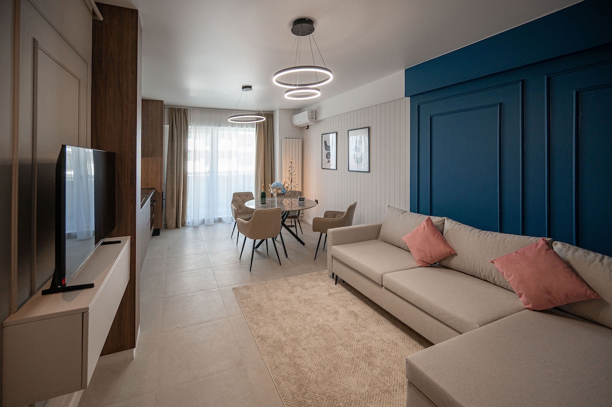MarinaBlue Apartment in Odyssey pool spa n parking — Apartament — închiriere de vacanță în Alezzi Odyssey, Mamaia Nord, Constanța, România — fotografia principală a proprietății | Aqua Vista Rentals