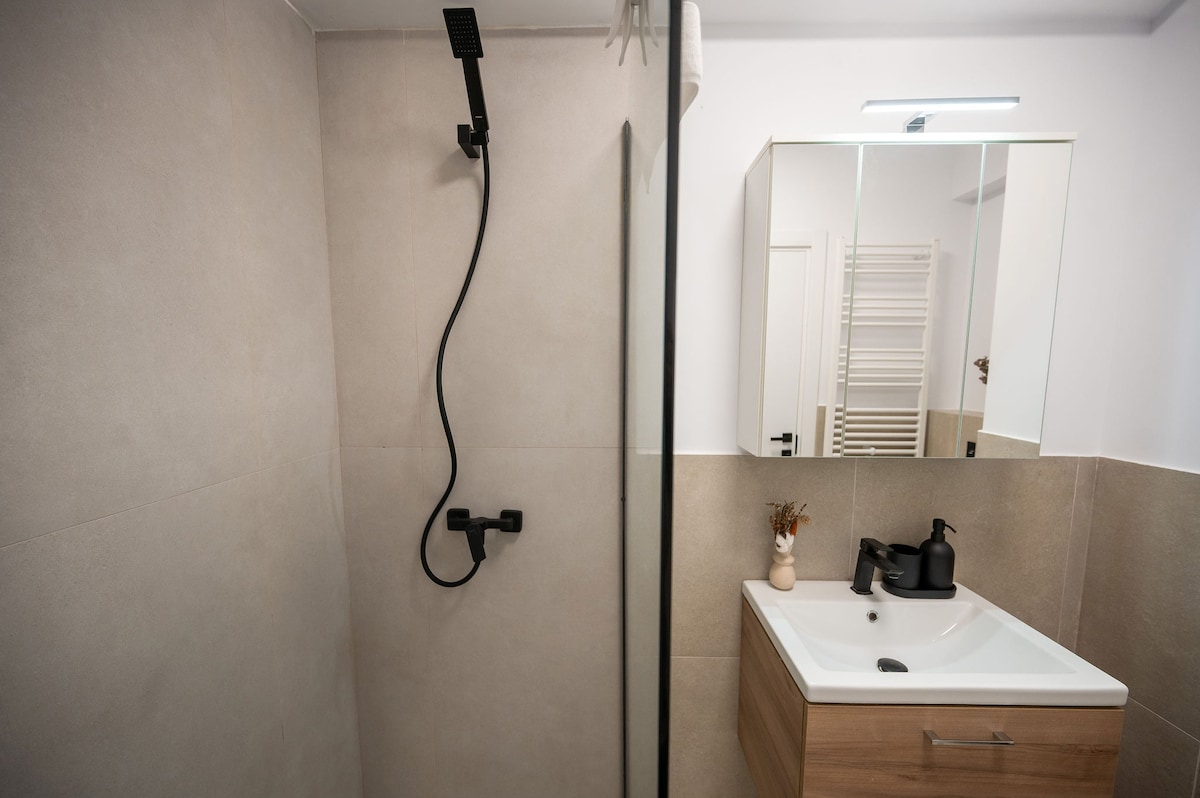 Cozy Apartment 98 in Odyssey pools spa and parking — Apartament — închiriere de vacanță în Alezzi Odyssey, Mamaia Nord, Constanța, România — fotografia 8 a proprietății | Aqua Vista Rentals