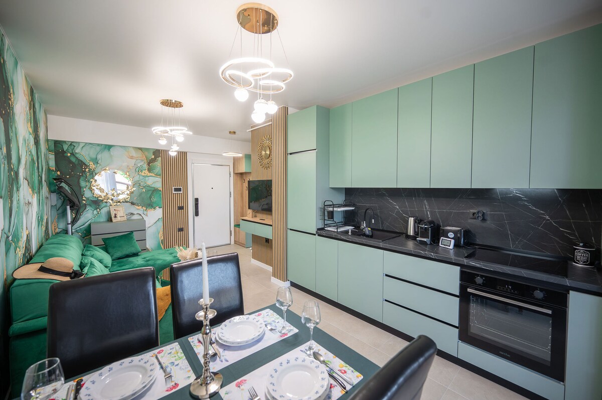 Green Signature Apartment in Odyssey spa and pools — Apartament — închiriere de vacanță cu vedere la mare în Alezzi Odyssey, Mamaia Nord, Constanța, România — fotografia 6 a proprietății | Aqua Vista Rentals