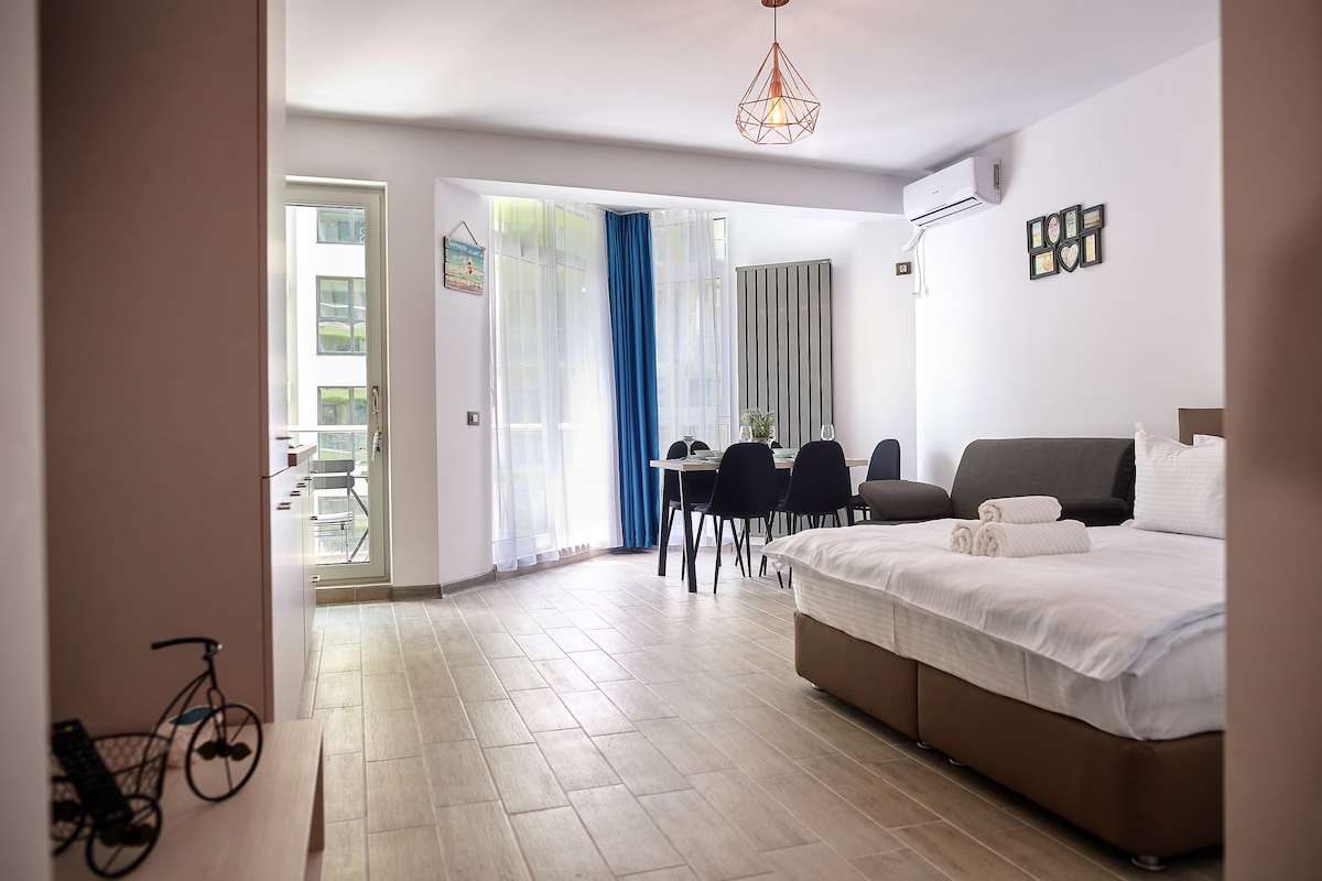 AZ-K62-e3-GoldenStd-S-4p-Cs — Studio — închiriere de vacanță cu vedere la mare în Alezzi Beach Resort, Mamaia Nord, Constanța, România — fotografia 3 a proprietății | Aqua Vista Rentals