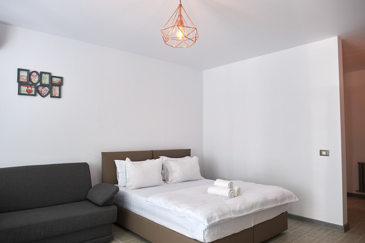 AZ-K62-e3-GoldenStd-S-4p-Cs — Studio — închiriere de vacanță cu vedere la mare în Alezzi Beach Resort, Mamaia Nord, Constanța, România — fotografia 4 a proprietății | Aqua Vista Rentals