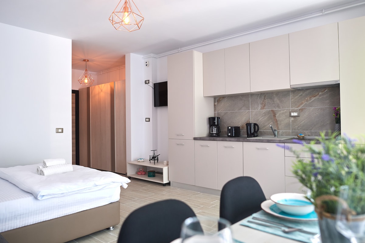 AZ-K62-e3-GoldenStd-S-4p-Cs — Studio — închiriere de vacanță cu vedere la mare în Alezzi Beach Resort, Mamaia Nord, Constanța, România — fotografia 7 a proprietății | Aqua Vista Rentals