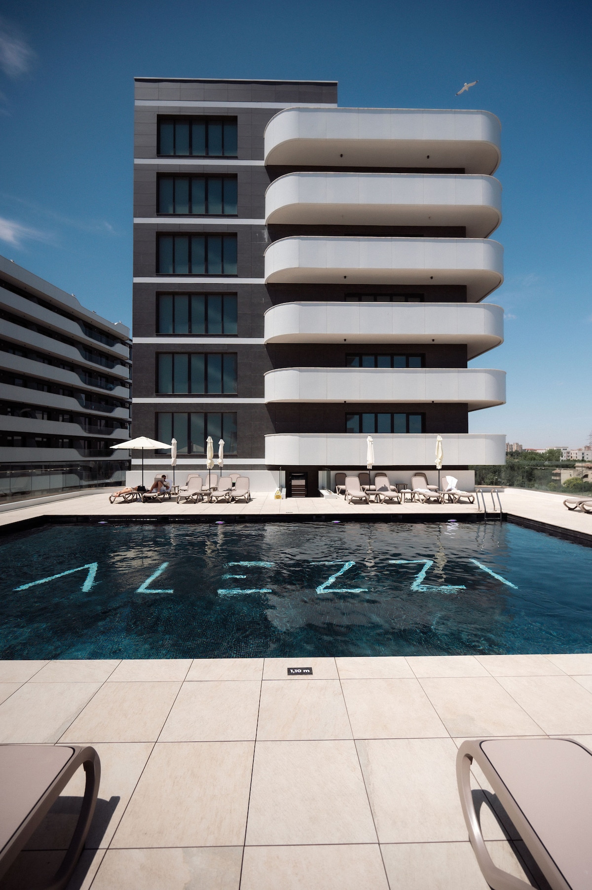 Green Serenity Ap in Odyssey Pools Spa n Parking — Apartament — închiriere de vacanță în Alezzi Odyssey, Mamaia Nord, Constanța, România — fotografia principală a proprietății | Aqua Vista Rentals