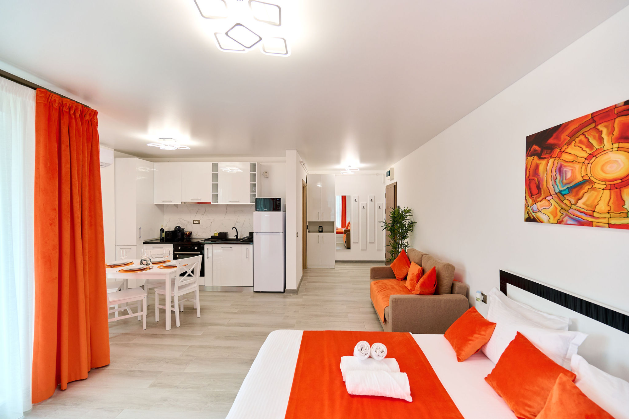 Dazzling Sunset Studio in Nord10 Pool Resort — Studio — închiriere de vacanță în Nord10 by Alezzi, Mamaia Nord, Constanța, România — fotografia principală a proprietății | Aqua Vista Rentals