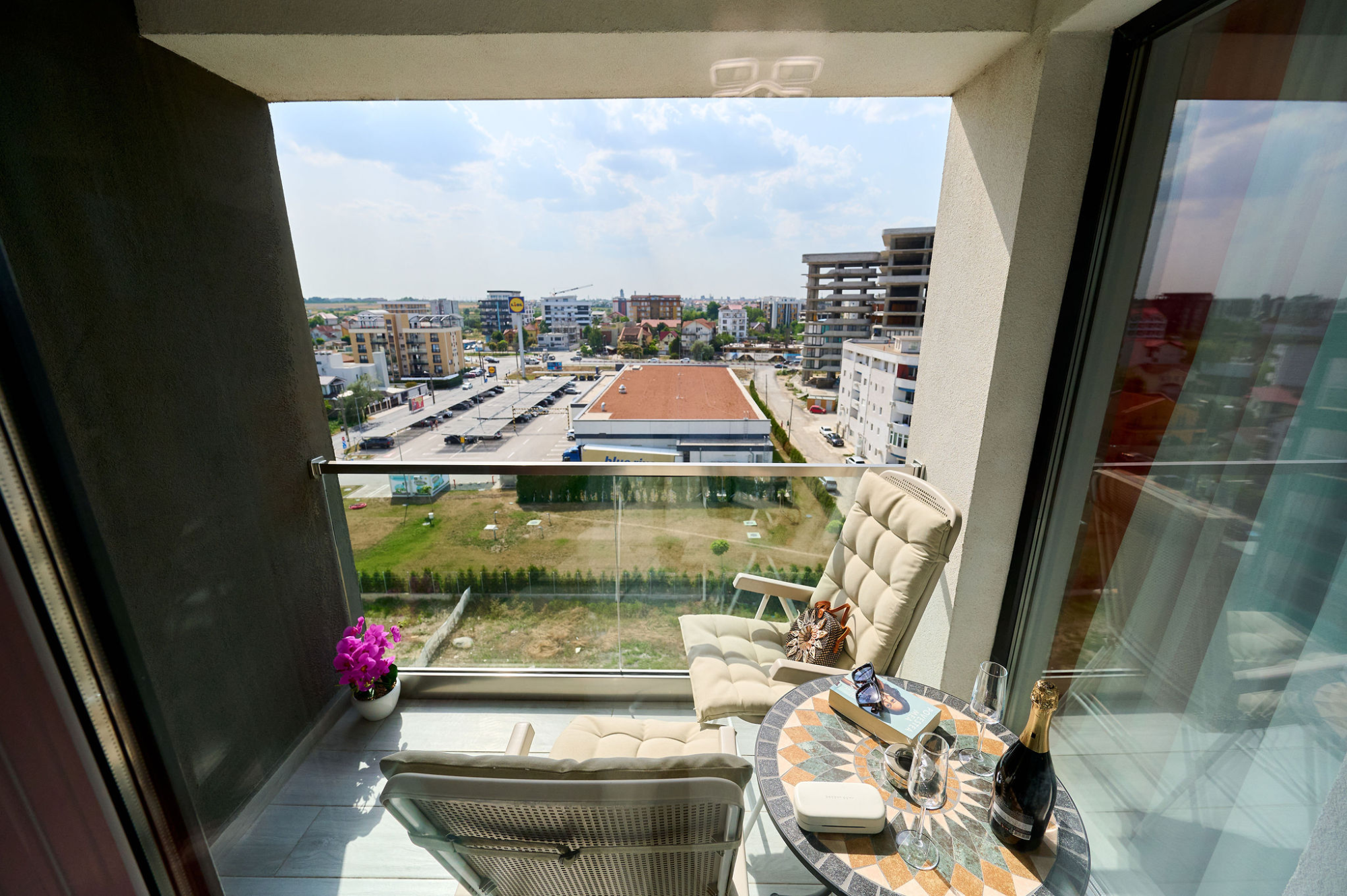 Dazzling Sunset Studio in Nord10 Pool Resort — Studio — închiriere de vacanță în Nord10 by Alezzi, Mamaia Nord, Constanța, România — fotografia 5 a proprietății | Aqua Vista Rentals