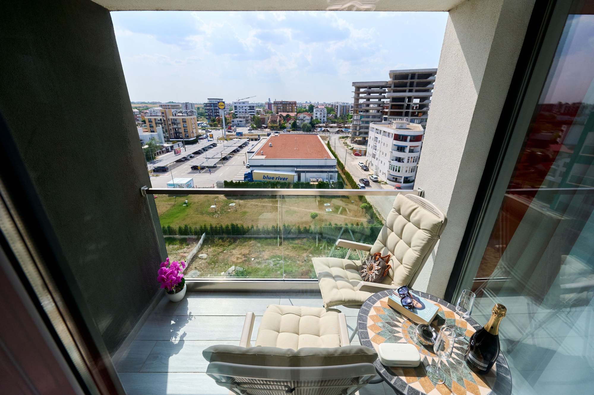 Dazzling Sunset Studio in Nord10 Pool Resort — Studio — închiriere de vacanță în Nord10 by Alezzi, Mamaia Nord, Constanța, România — fotografia 4 a proprietății | Aqua Vista Rentals