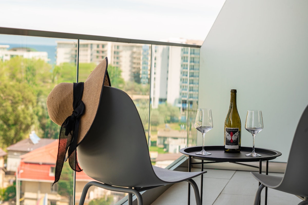 Lotus Apartment 141 in Odyssey pools spa n parking — Apartament — închiriere de vacanță în Alezzi Odyssey, Mamaia Nord, Constanța, România — fotografia principală a proprietății | Aqua Vista Rentals