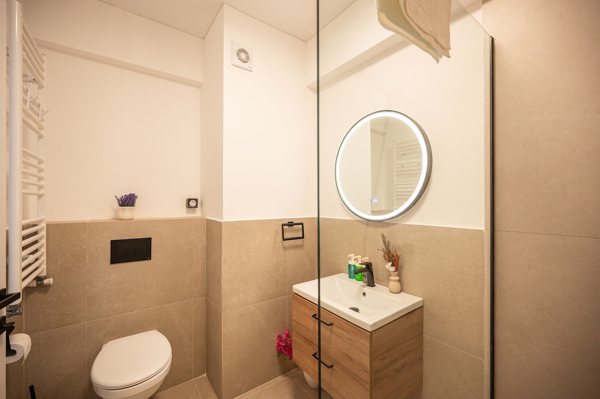 Lotus Apartment 141 in Odyssey pools spa n parking — Apartament — închiriere de vacanță în Alezzi Odyssey, Mamaia Nord, Constanța, România — fotografia 8 a proprietății | Aqua Vista Rentals