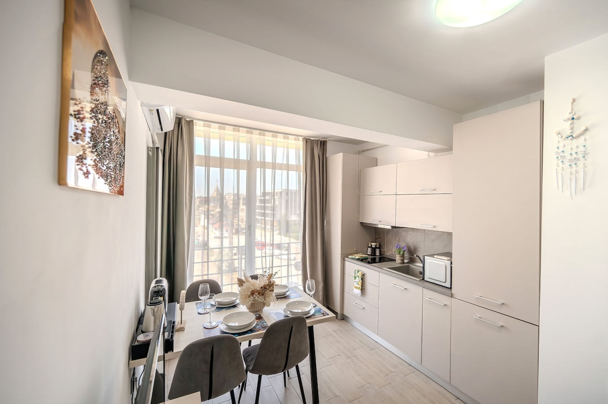 Soleil Studio in Alezzi spa and pools — Studio — vacation rental at Alezzi Beach Resort, Mamaia Nord, Constanța, Romania — property photo 7 | Aqua Vista Rentals