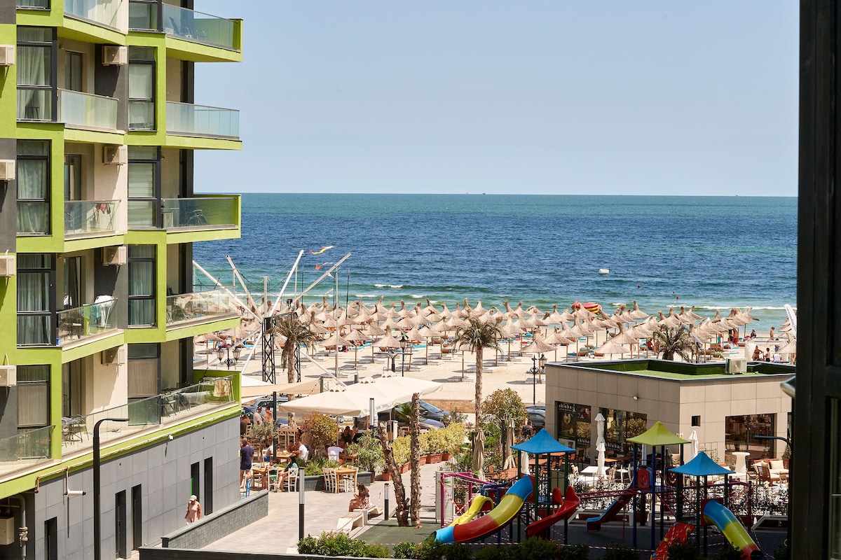 Endless Summer Suite 38 Pools Spa Parking Resort — Suite — sea-view vacation rental at Alezzi Beach Resort, Mamaia Nord, Constanța, Romania — property photo 4 | Aqua Vista Rentals
