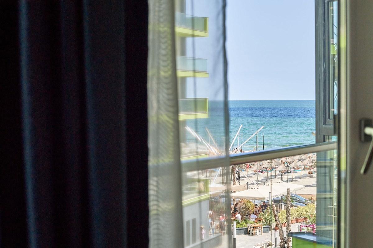 Endless Summer Suite 38 Pools Spa Parking Resort — Suite — sea-view vacation rental at Alezzi Beach Resort, Mamaia Nord, Constanța, Romania — property photo 5 | Aqua Vista Rentals