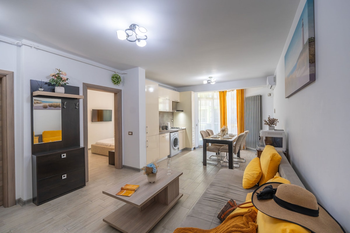 Endless Summer Suites 64 Pools Spa Parking Resort — Apartament — închiriere de vacanță cu vedere la mare în Alezzi Beach Resort, Mamaia Nord, Constanța, România — fotografia principală a proprietății | Aqua Vista Rentals