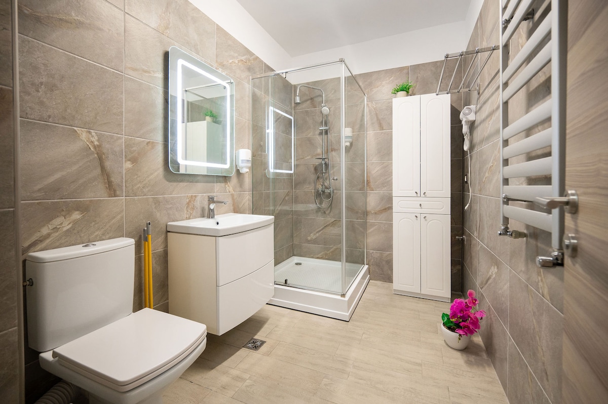 Endless Summer Suites 64 Pools Spa Parking Resort — Apartament — închiriere de vacanță cu vedere la mare în Alezzi Beach Resort, Mamaia Nord, Constanța, România — fotografia 7 a proprietății | Aqua Vista Rentals
