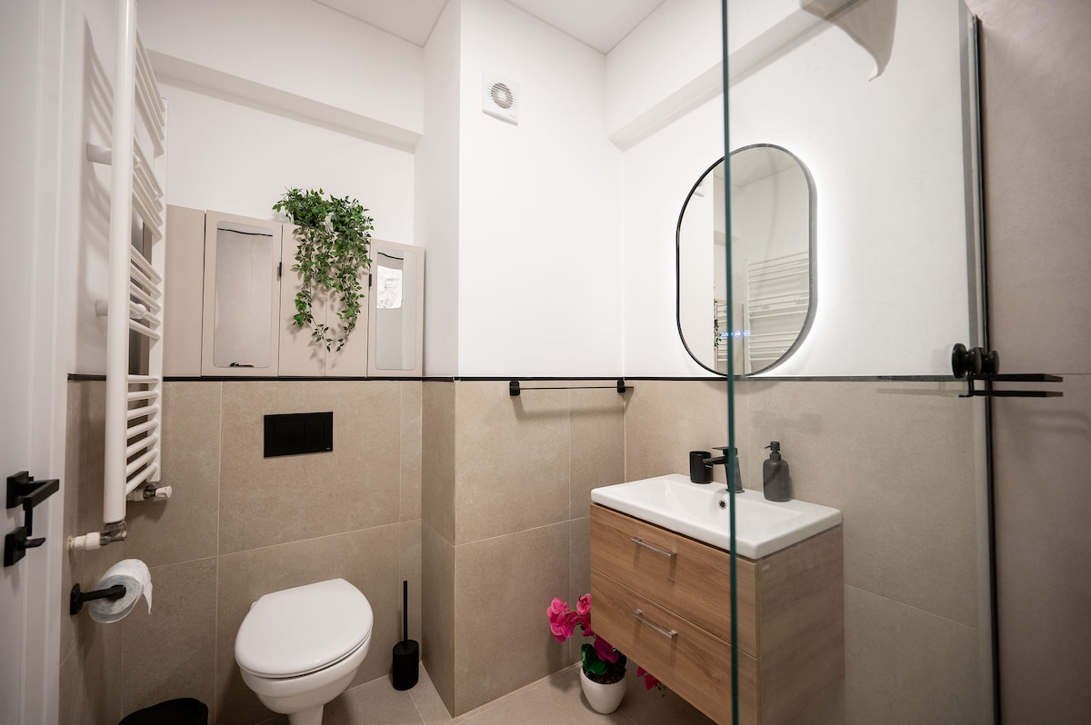 Seaside Apartment in Odyssey Spa Pools and Parking — Apartment — vacation rental at Alezzi Odyssey, Mamaia Nord, Constanța, Romania — property photo 6 | Aqua Vista Rentals