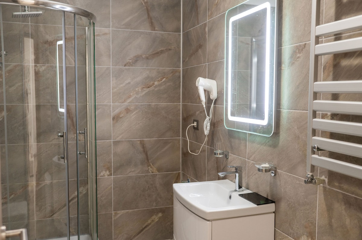 RadiSun Apartment Pools Spa Beach Resort — Apartament — închiriere de vacanță cu vedere la mare în Alezzi Beach Resort, Mamaia Nord, Constanța, România — fotografia 7 a proprietății | Aqua Vista Rentals