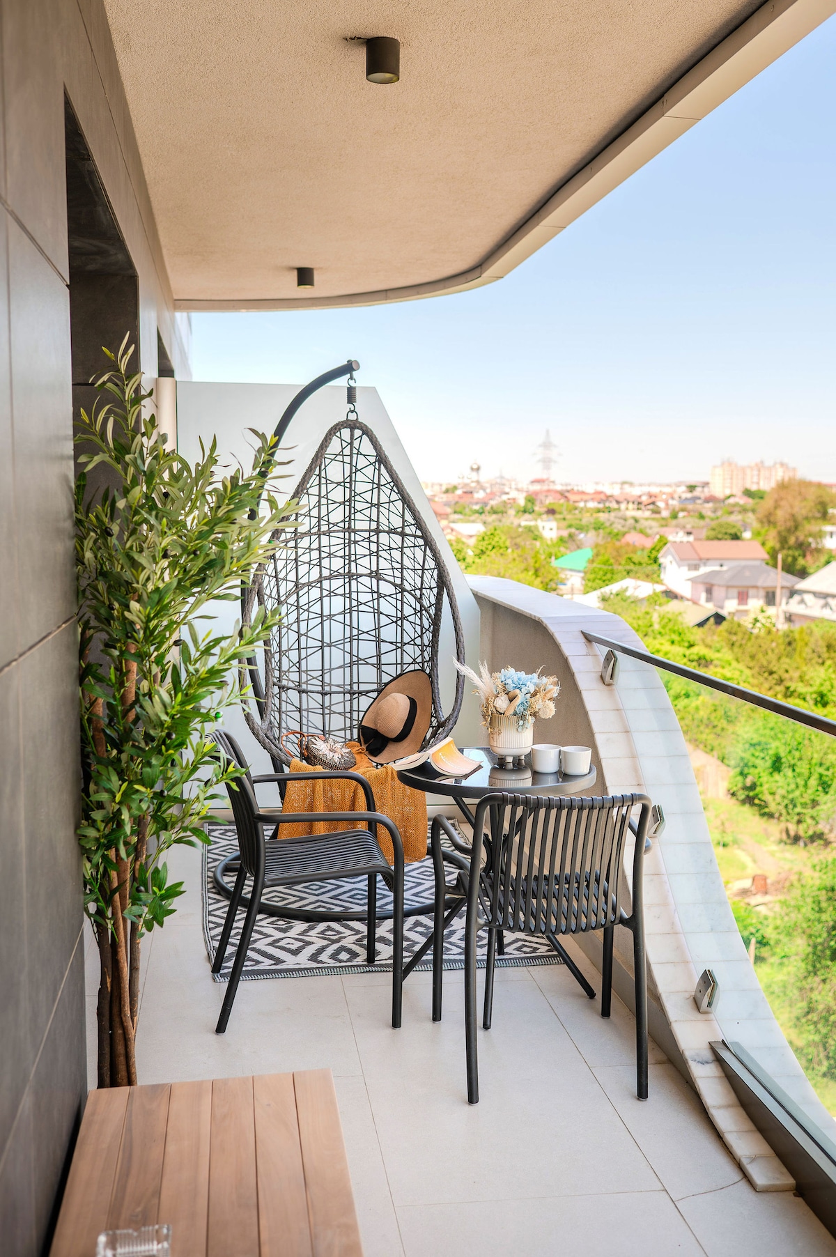 Velvet Breeze in Odyssey Pools Spa and Parking — Apartament — închiriere de vacanță în Alezzi Odyssey, Mamaia Nord, Constanța, România — fotografia principală a proprietății | Aqua Vista Rentals