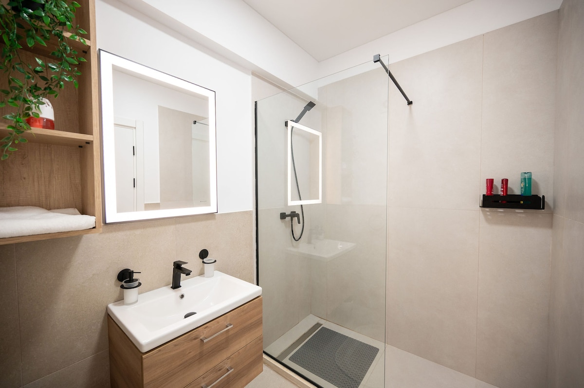 Velvet Breeze in Odyssey Pools Spa and Parking — Apartament — închiriere de vacanță în Alezzi Odyssey, Mamaia Nord, Constanța, România — fotografia 7 a proprietății | Aqua Vista Rentals