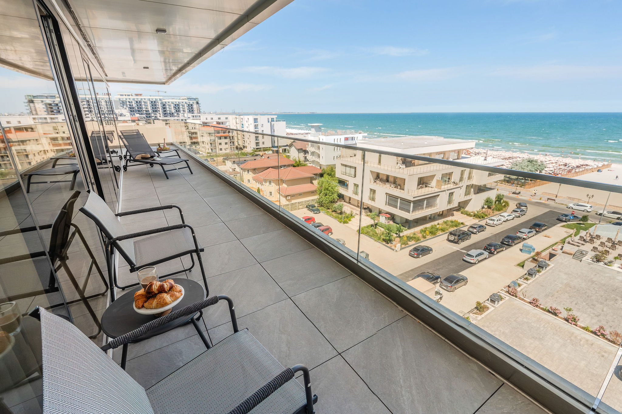 AC-630-Ghost Collection (145 SQM 2BD Sea View Premium) — Apartament — închiriere de vacanță cu vedere la mare în Aqua Cullinan Resort & SPA, Mamaia Nord, Constanța, România — fotografia principală a proprietății | Aqua Vista Rentals