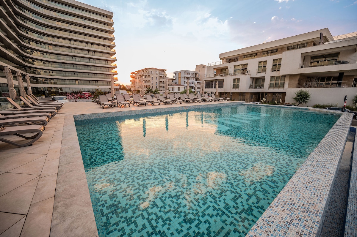 AC-605-Corniche Collection (151 SQM 2BD Corner View) — Apartment — city-view vacation rental at Aqua Cullinan Resort & SPA, Mamaia Nord, Constanța, Romania — main property photo | Aqua Vista Rentals