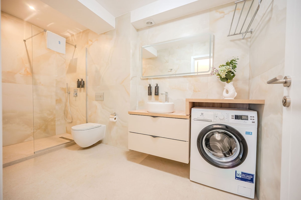 AC-631-Corniche Collection (151 SQM 2BD Corner View) — Apartment — city-view vacation rental at Aqua Cullinan Resort & SPA, Mamaia Nord, Constanța, Romania — property photo 5 | Aqua Vista Rentals