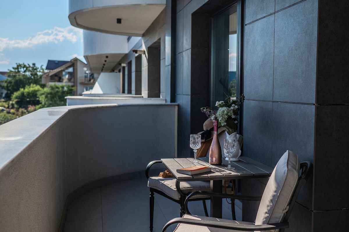 Salis Retreat in Odyssey Spa and pools — Apartment — vacation rental at Alezzi Odyssey, Mamaia Nord, Constanța, Romania — property photo 7 | Aqua Vista Rentals