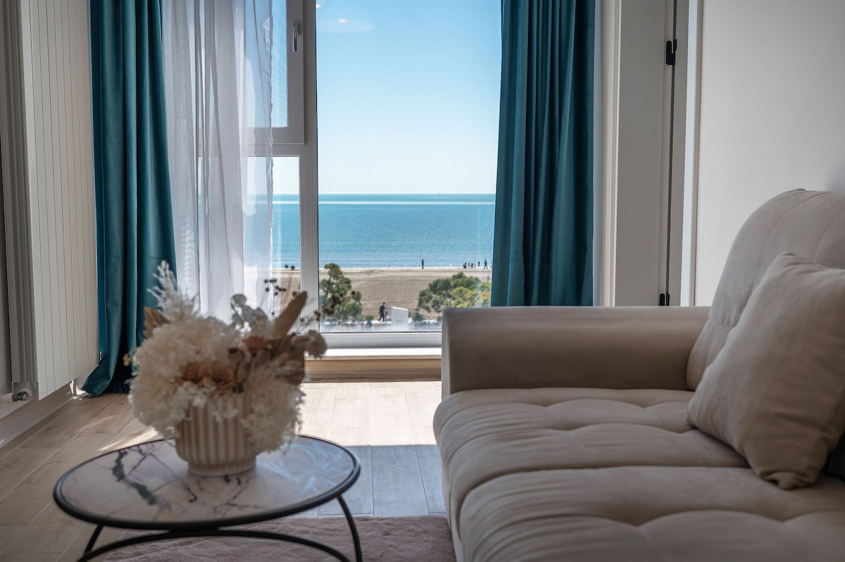 Amazing Sea View Apartment in Infinity pools n spa — Apartament — închiriere de vacanță cu vedere la mare în Infinity Resort & SPA, Mamaia Nord, Constanța, România — fotografia principală a proprietății | Aqua Vista Rentals