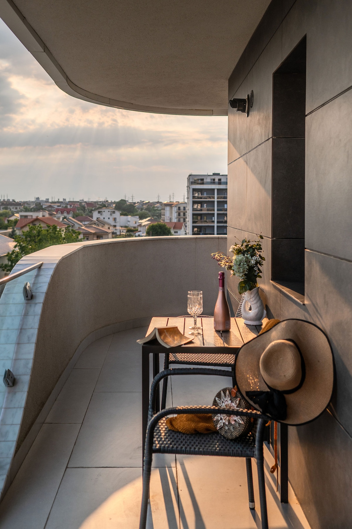 Sunset Breeze apt in Odyssey Spa Pools Resort — Apartament — închiriere de vacanță în Alezzi Odyssey, Mamaia Nord, Constanța, România — fotografia 5 a proprietății | Aqua Vista Rentals