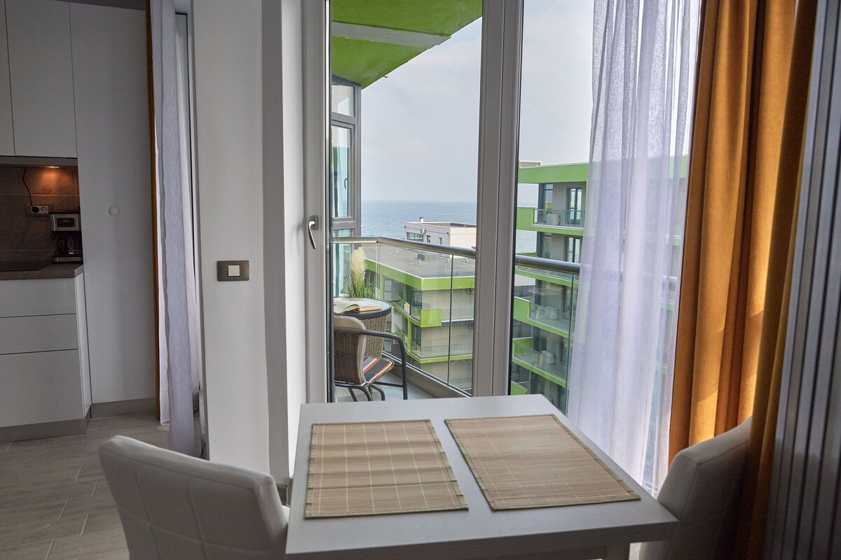 Sunrise King Studio Spa n Pool Beach resort — Studio — vacation rental at Alezzi Beach Resort, Mamaia Nord, Constanța, Romania — property photo 3 | Aqua Vista Rentals