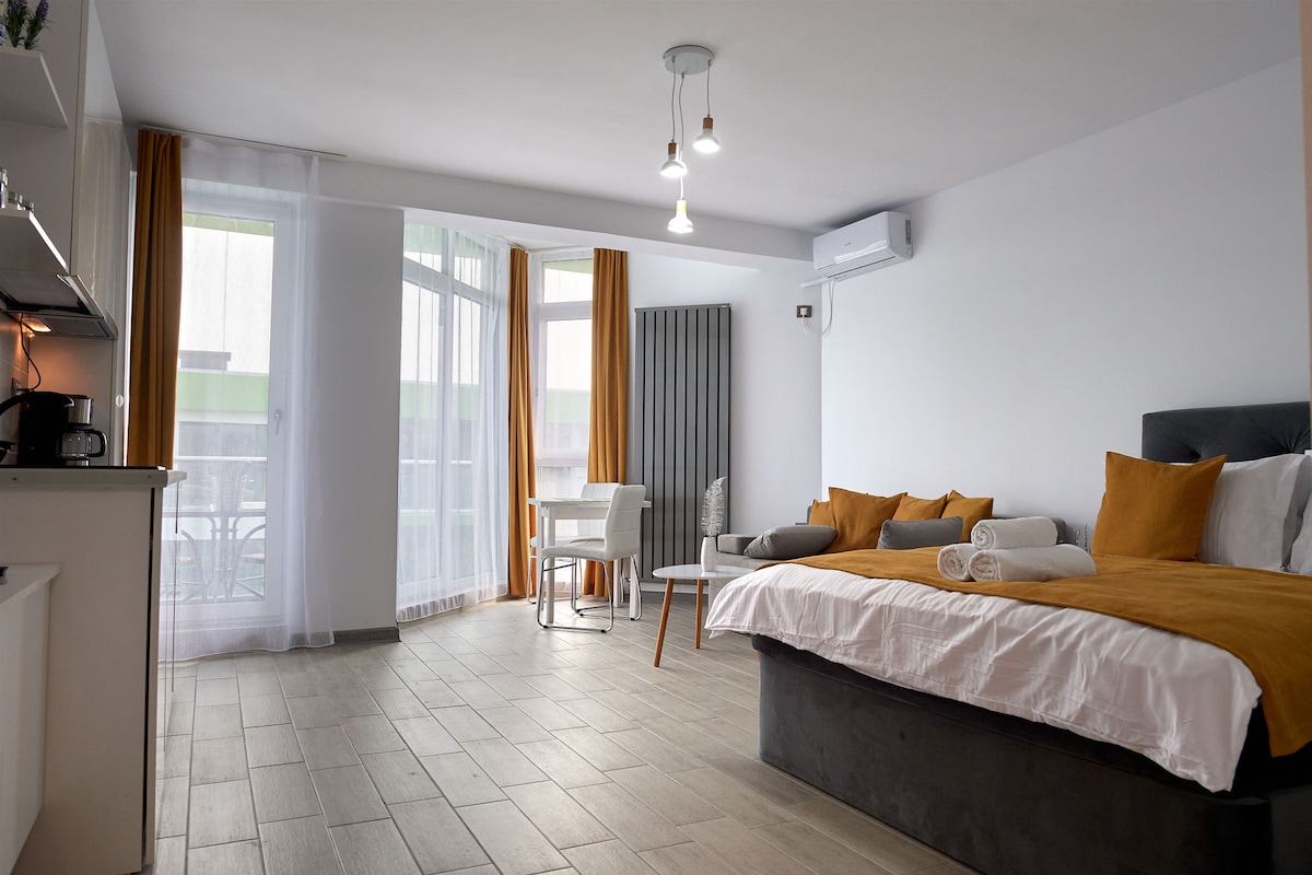Sunrise King Studio Spa n Pool Beach resort — Studio — vacation rental at Alezzi Beach Resort, Mamaia Nord, Constanța, Romania — property photo 5 | Aqua Vista Rentals