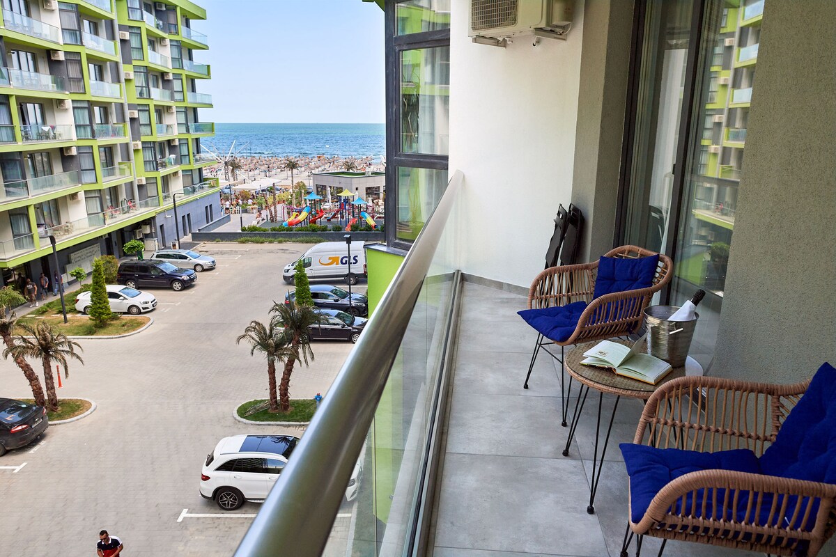 Regatta Sea View Apartment Spa n Pool Beach resort — Apartament — închiriere de vacanță cu vedere la mare în Alezzi Beach Resort, Mamaia Nord, Constanța, România — fotografia principală a proprietății | Aqua Vista Rentals