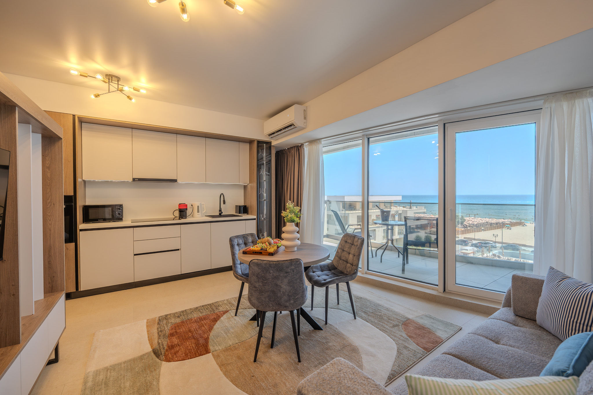 AC-412-Spectre Collection (60 SQM Studio Sea View) — Studio — închiriere de vacanță cu vedere la mare în Aqua Cullinan Resort & SPA, Mamaia Nord, Constanța, România — fotografia 7 a proprietății | Aqua Vista Rentals