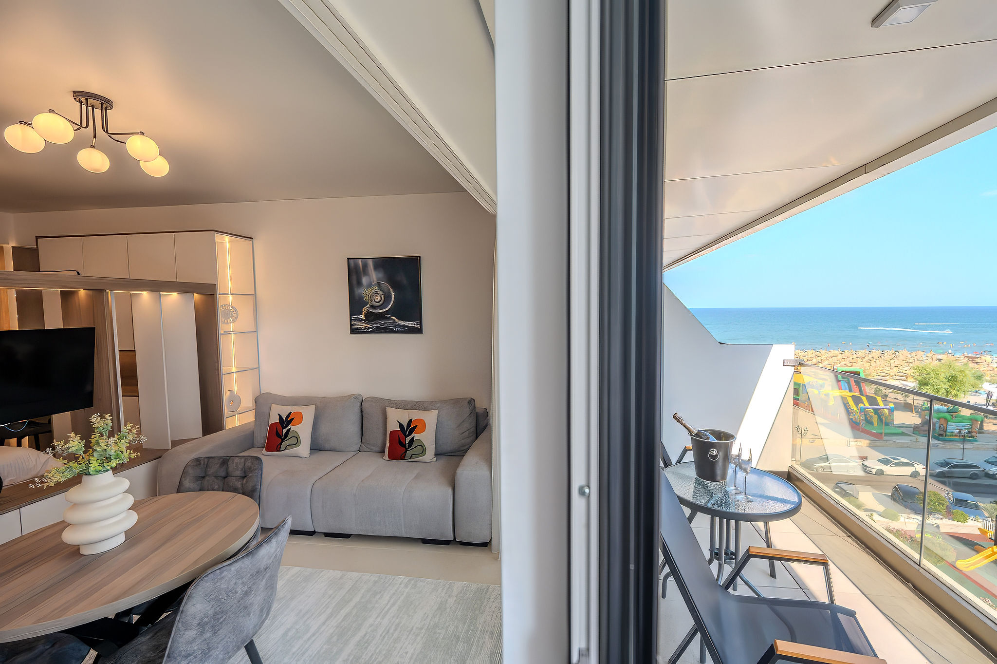 AC-424-Spectre Collection (60 SQM Studio Sea View) — Studio — închiriere de vacanță cu vedere la mare în Aqua Cullinan Resort & SPA, Mamaia Nord, Constanța, România — fotografia principală a proprietății | Aqua Vista Rentals