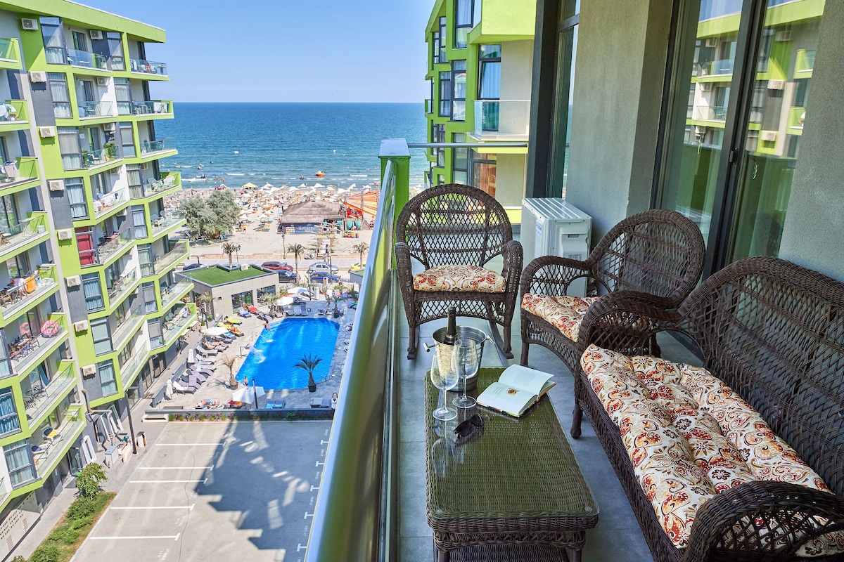 Berlin luxury apartment Spa n Pool Beach resort — Apartament — închiriere de vacanță cu vedere la mare în Alezzi Beach Resort, Mamaia Nord, Constanța, România — fotografia principală a proprietății | Aqua Vista Rentals
