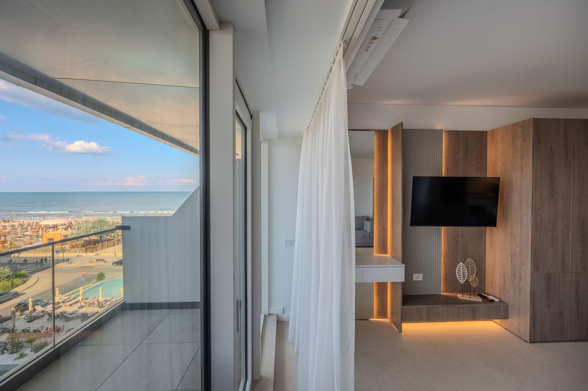 AC-414-Dawn Collection (90 SQM 1BD Front Sea View) — Apartament — închiriere de vacanță cu vedere la mare în Aqua Cullinan Resort & SPA, Mamaia Nord, Constanța, România — fotografia principală a proprietății | Aqua Vista Rentals