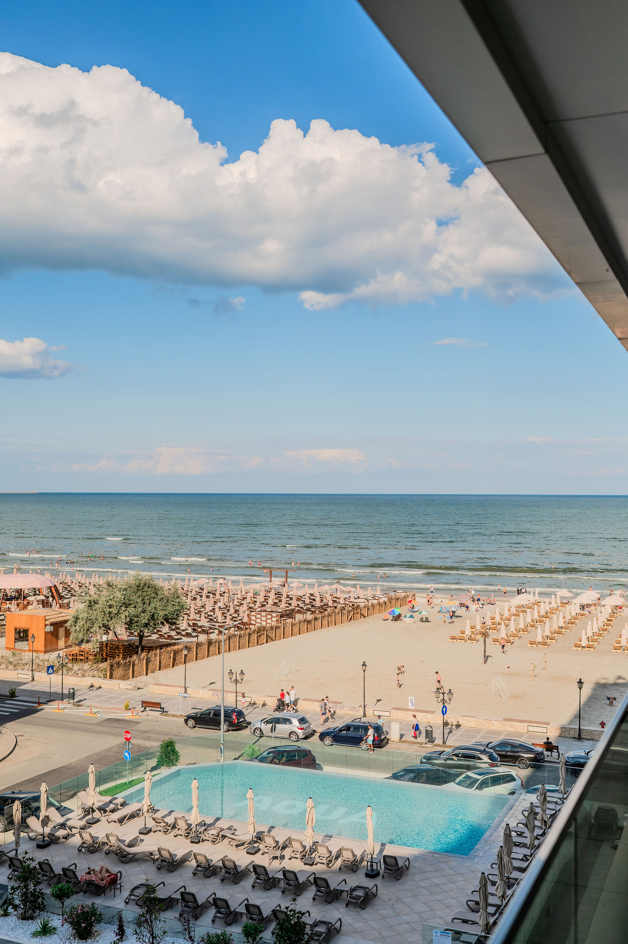 AC-414-Dawn Collection (90 SQM 1BD Front Sea View) — Apartament — închiriere de vacanță cu vedere la mare în Aqua Cullinan Resort & SPA, Mamaia Nord, Constanța, România — fotografia 3 a proprietății | Aqua Vista Rentals
