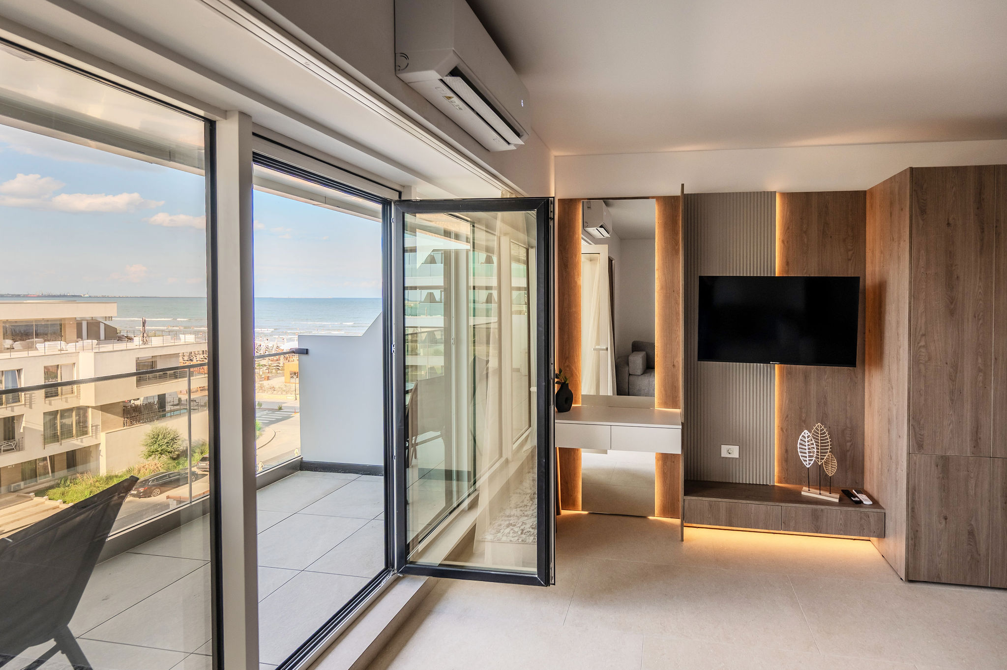 AC-414-Dawn Collection (90 SQM 1BD Front Sea View) — Apartament — închiriere de vacanță cu vedere la mare în Aqua Cullinan Resort & SPA, Mamaia Nord, Constanța, România — fotografia 8 a proprietății | Aqua Vista Rentals