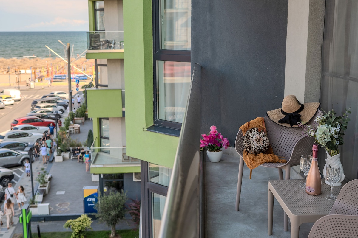 Carla Breeze Apartment Spa and Pools Beach Resort — Apartament — închiriere de vacanță cu vedere la mare în Alezzi Beach Resort, Mamaia Nord, Constanța, România — fotografia principală a proprietății | Aqua Vista Rentals