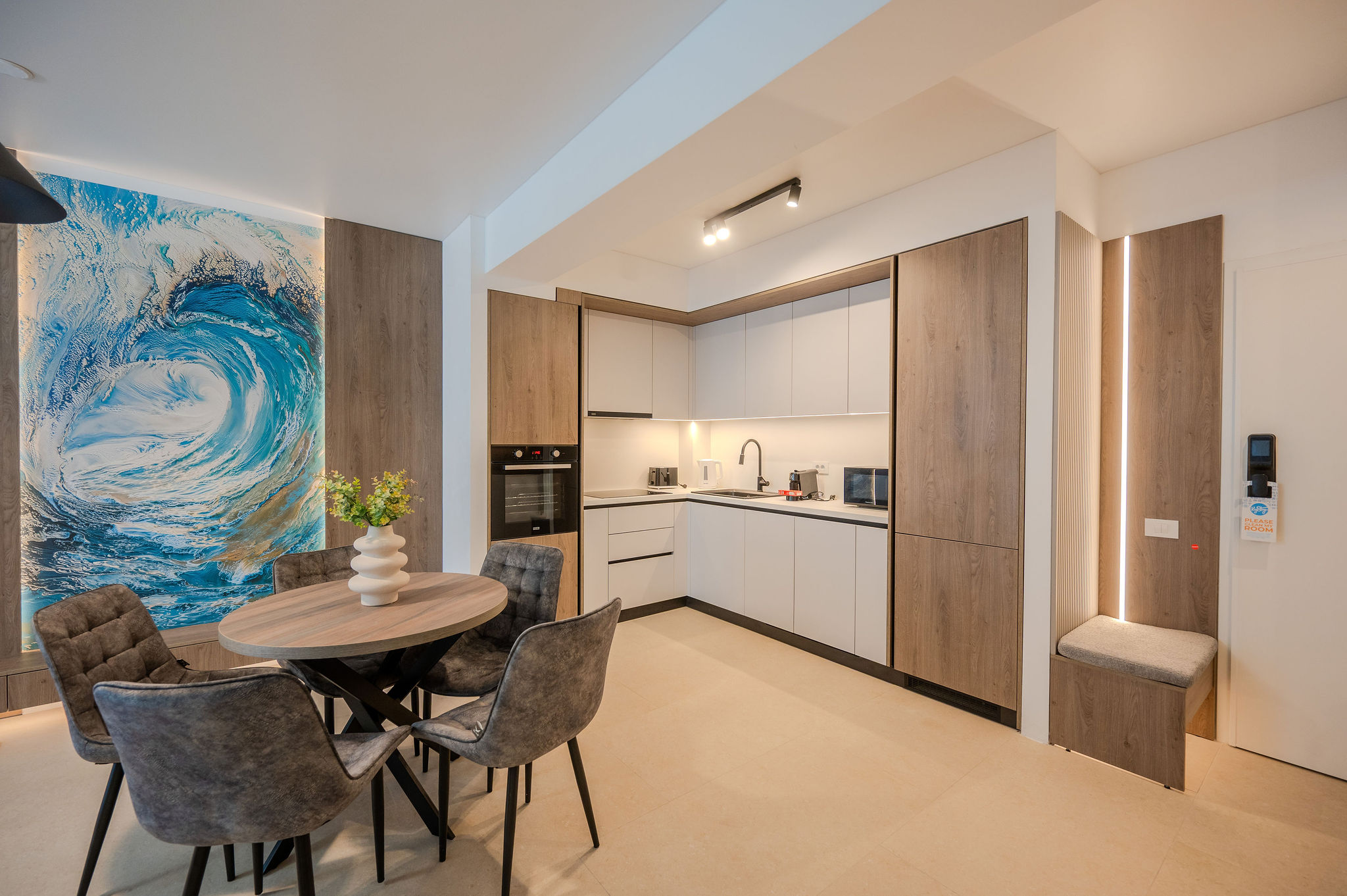 AC-422-Wraith Collection (102 SQM 2BD Family Sea View) — Apartament — închiriere de vacanță cu vedere la mare în Aqua Cullinan Resort & SPA, Mamaia Nord, Constanța, România — fotografia 3 a proprietății | Aqua Vista Rentals