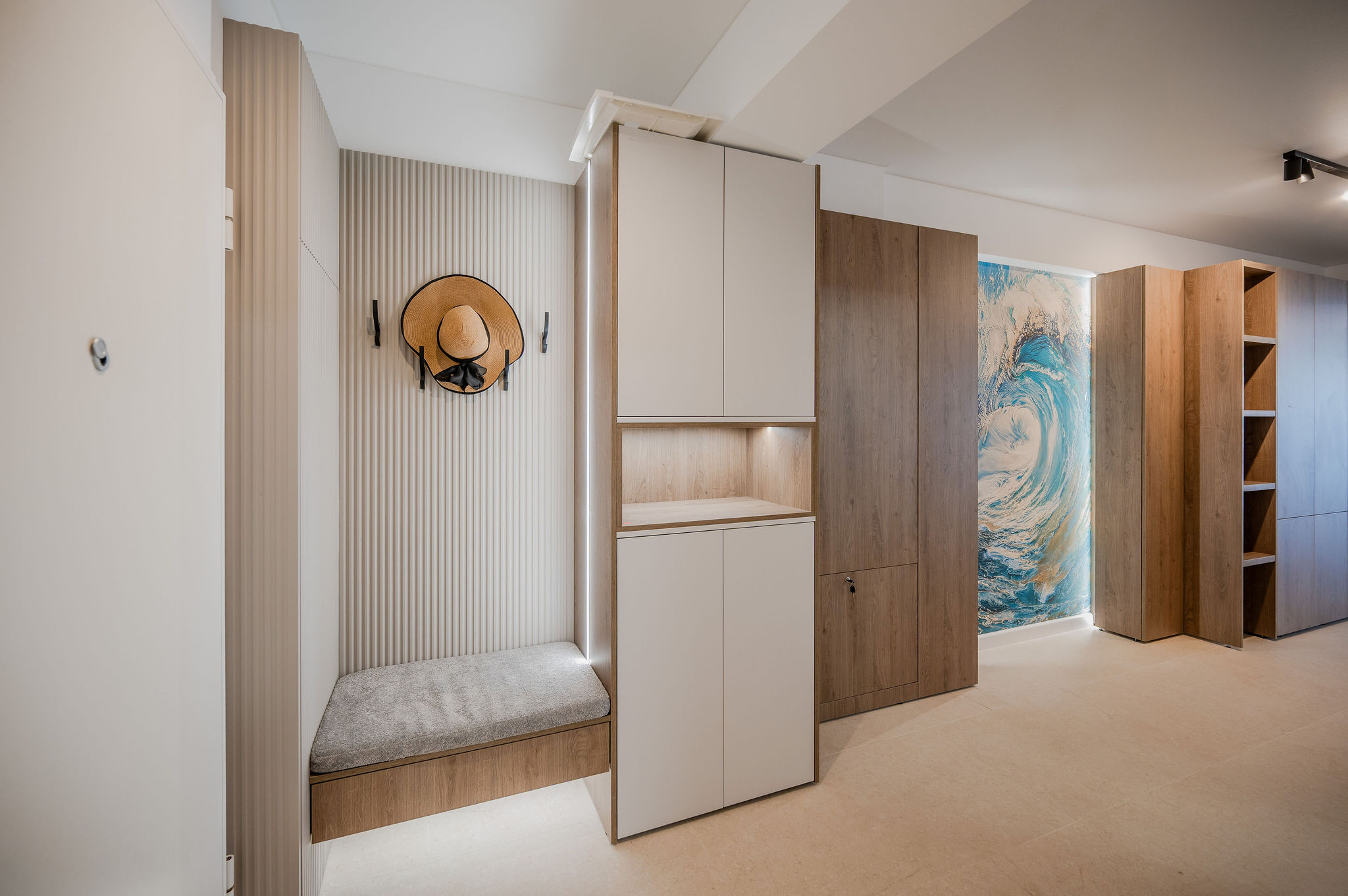 AC-402-Silver Shadow Collection (89 SQM 1BD City View) — Apartament — închiriere de vacanță cu vedere la oraș în Aqua Cullinan Resort & SPA, Mamaia Nord, Constanța, România — fotografia principală a proprietății | Aqua Vista Rentals