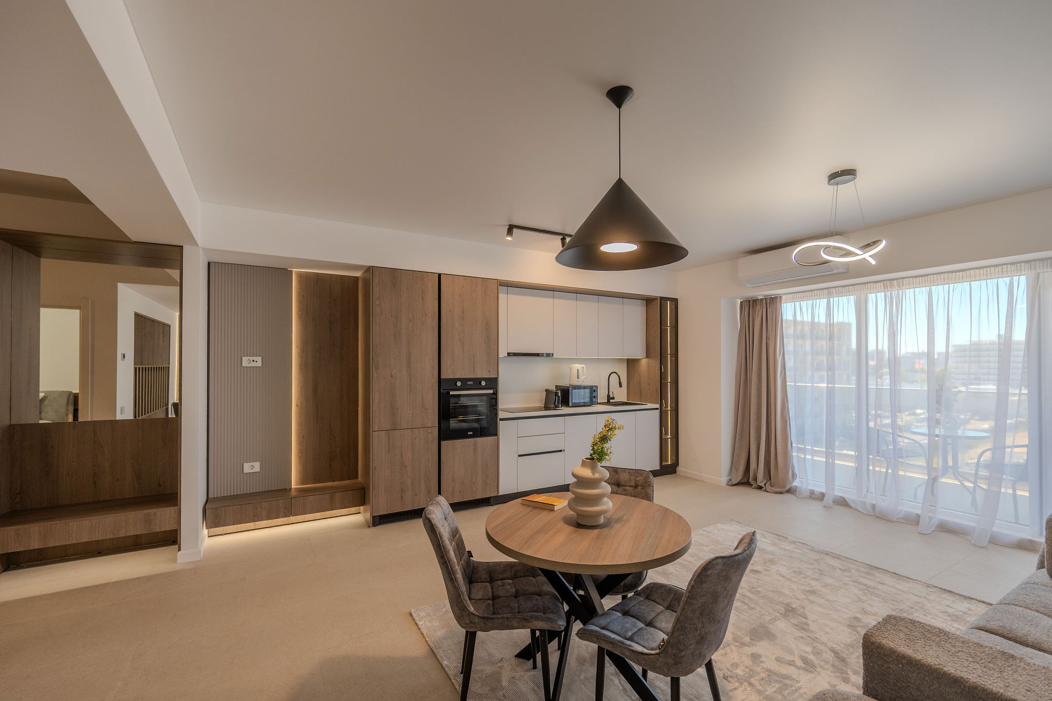 AC-432-Silver Shadow Collection (89 SQM 1BD City View) — Apartament — închiriere de vacanță cu vedere la oraș în Aqua Cullinan Resort & SPA, Mamaia Nord, Constanța, România — fotografia principală a proprietății | Aqua Vista Rentals