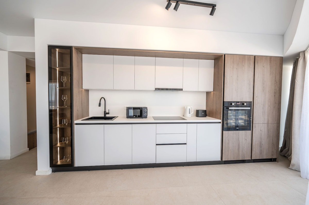 AC-431-Corniche Collection (151 SQM 2BD Corner View) — Apartment — city-view vacation rental at Aqua Cullinan Resort & SPA, Mamaia Nord, Constanța, Romania — property photo 5 | Aqua Vista Rentals