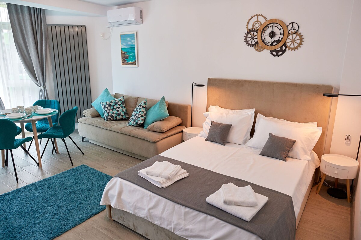 Studio Capri Spa n Pool Beach resort — Studio — sea-view vacation rental at Alezzi Beach Resort, Mamaia Nord, Constanța, Romania — property photo 2 | Aqua Vista Rentals