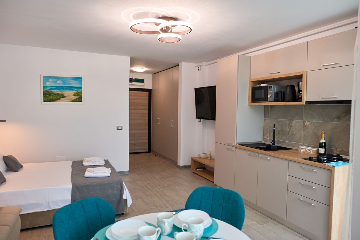 Studio Capri Spa n Pool Beach resort — Studio — sea-view vacation rental at Alezzi Beach Resort, Mamaia Nord, Constanța, Romania — property photo 3 | Aqua Vista Rentals