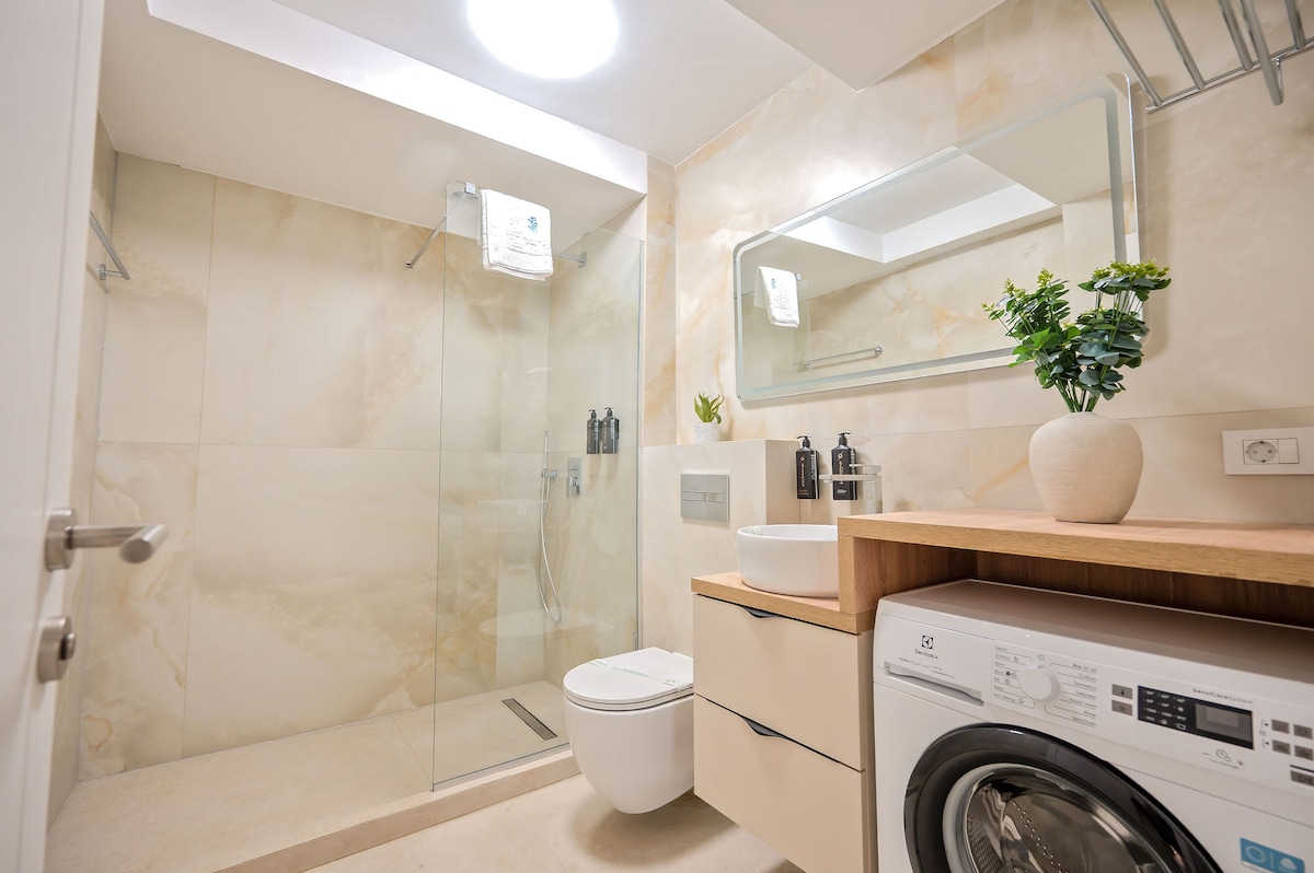 AC-222-Wraith Collection (102 SQM 2BD Family Sea View) — Apartament — închiriere de vacanță cu vedere la mare în Aqua Cullinan Resort & SPA, Mamaia Nord, Constanța, România — fotografia 7 a proprietății | Aqua Vista Rentals