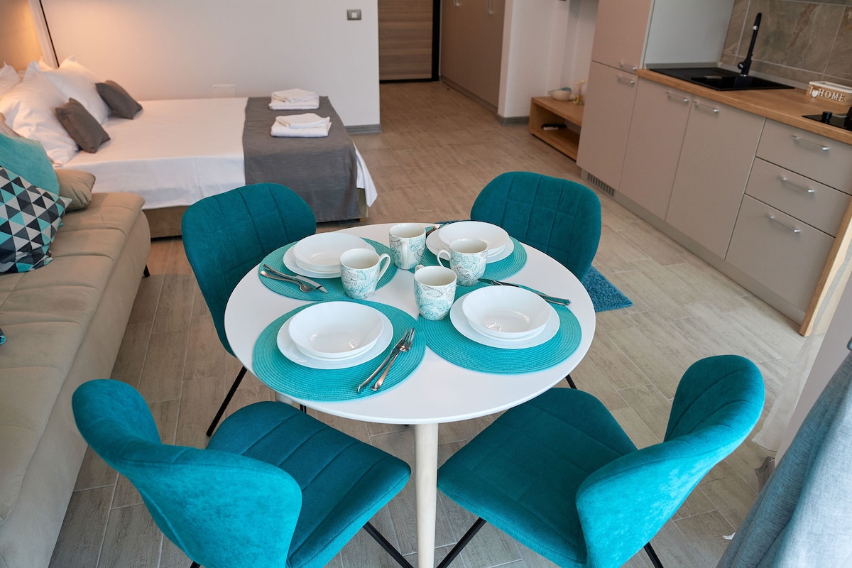 Studio Capri Spa n Pool Beach resort — Studio — sea-view vacation rental at Alezzi Beach Resort, Mamaia Nord, Constanța, Romania — property photo 8 | Aqua Vista Rentals