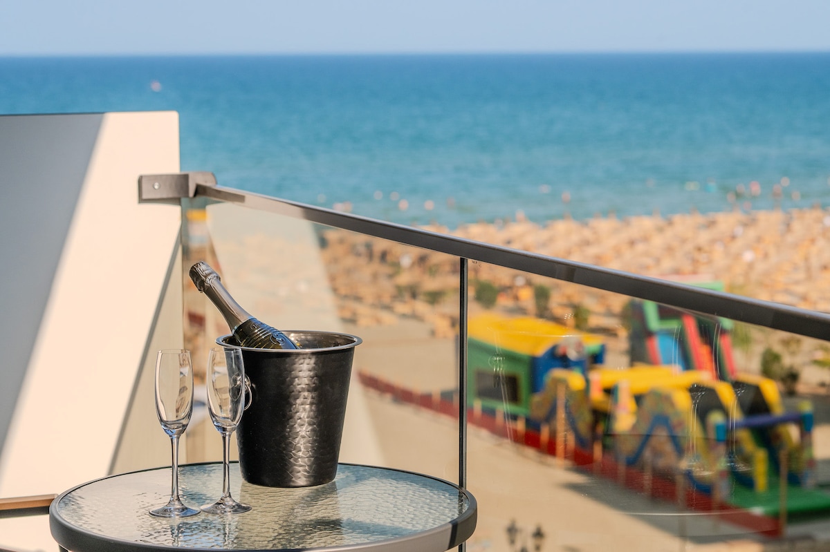 AC-225-Spectre Collection (60 SQM Studio Sea View) — Studio — închiriere de vacanță cu vedere la mare în Aqua Cullinan Resort & SPA, Mamaia Nord, Constanța, România — fotografia principală a proprietății | Aqua Vista Rentals